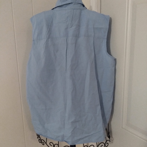 Main Street By Disney Women’s SZ XL Winnie the Pooh Blue Sleeveless Blouse - Picture 4 of 4